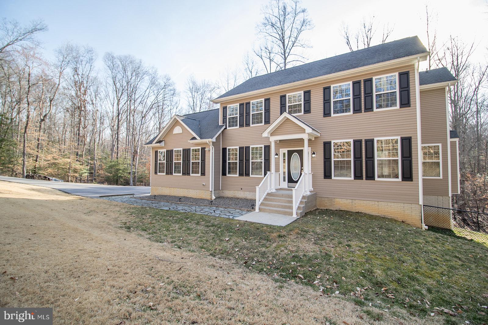 COUNTRY LAKES - Residential