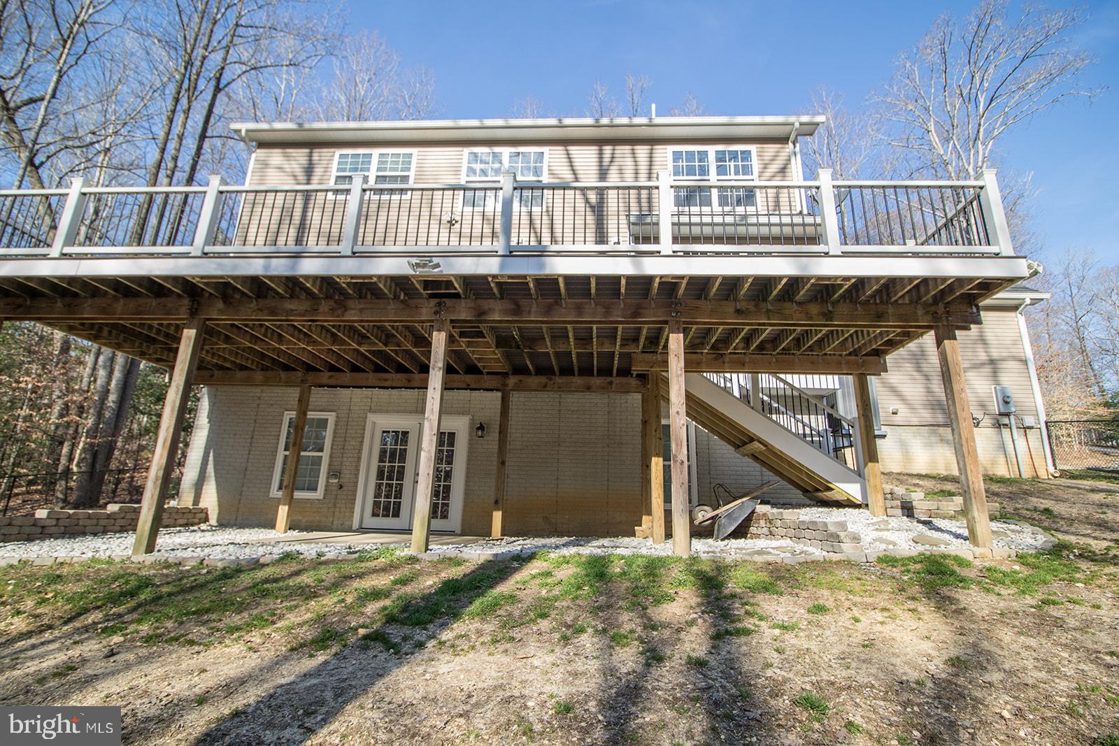 COUNTRY LAKES - Residential