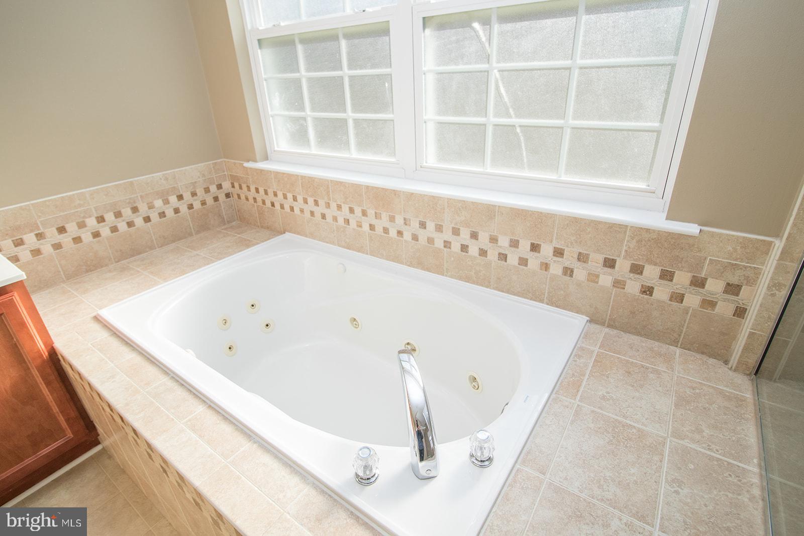 COUNTRY LAKES - Residential