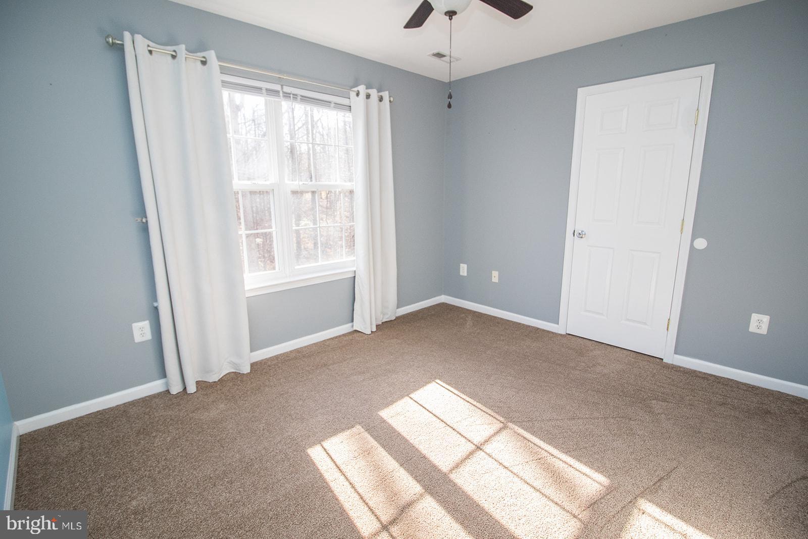 COUNTRY LAKES - Residential