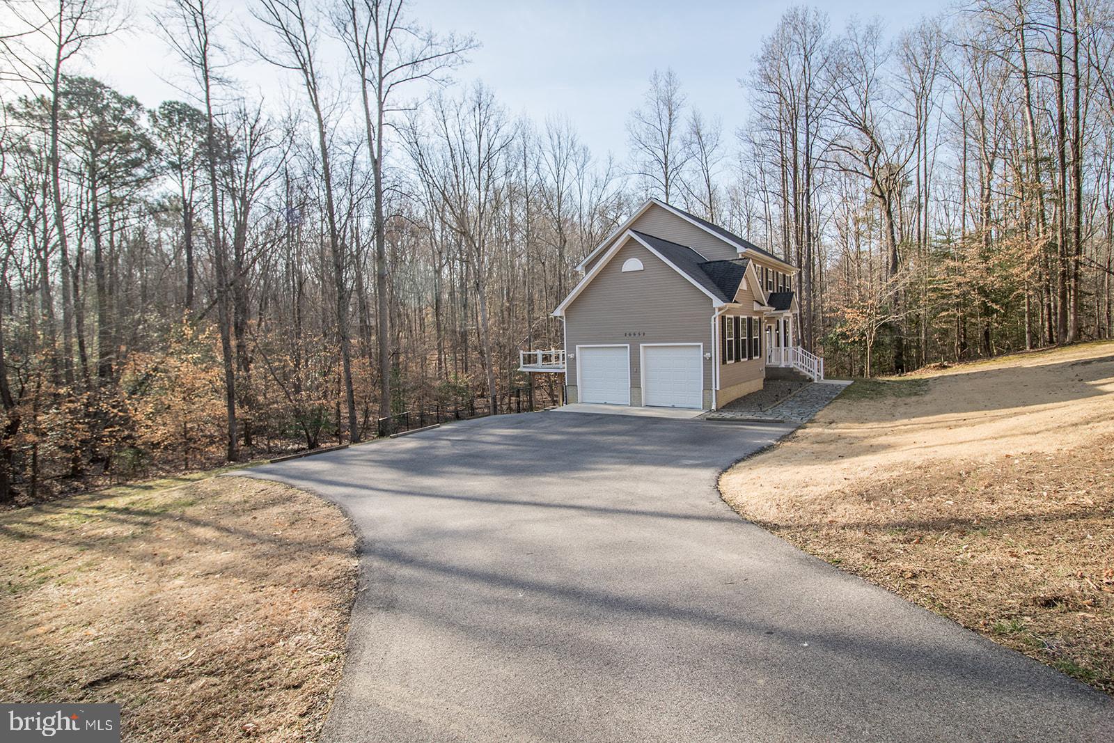 COUNTRY LAKES - Residential