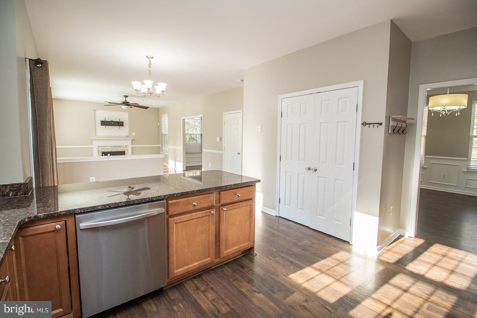 COUNTRY LAKES - Residential