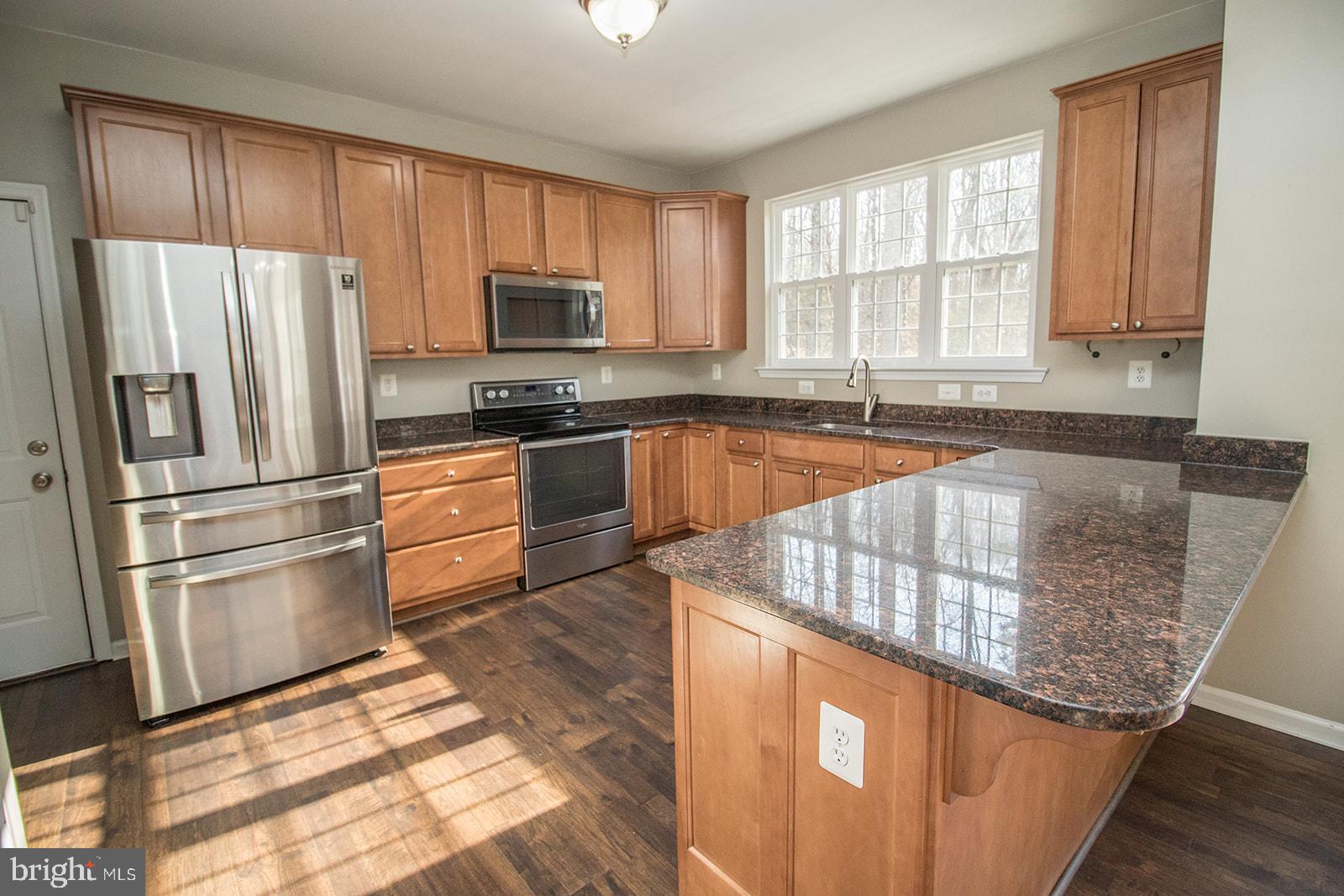 COUNTRY LAKES - Residential