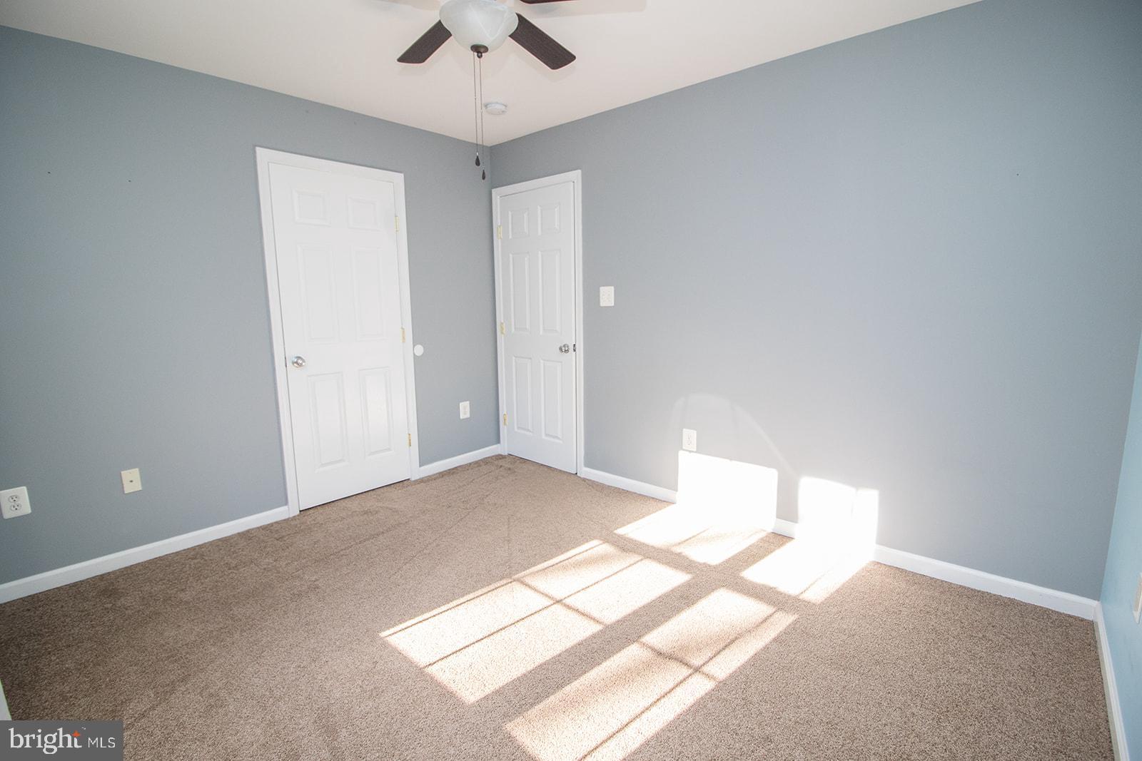 COUNTRY LAKES - Residential