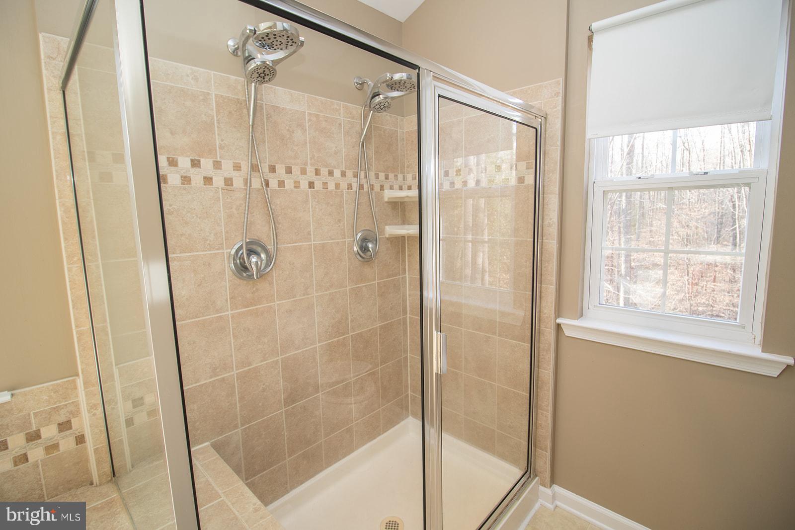 COUNTRY LAKES - Residential