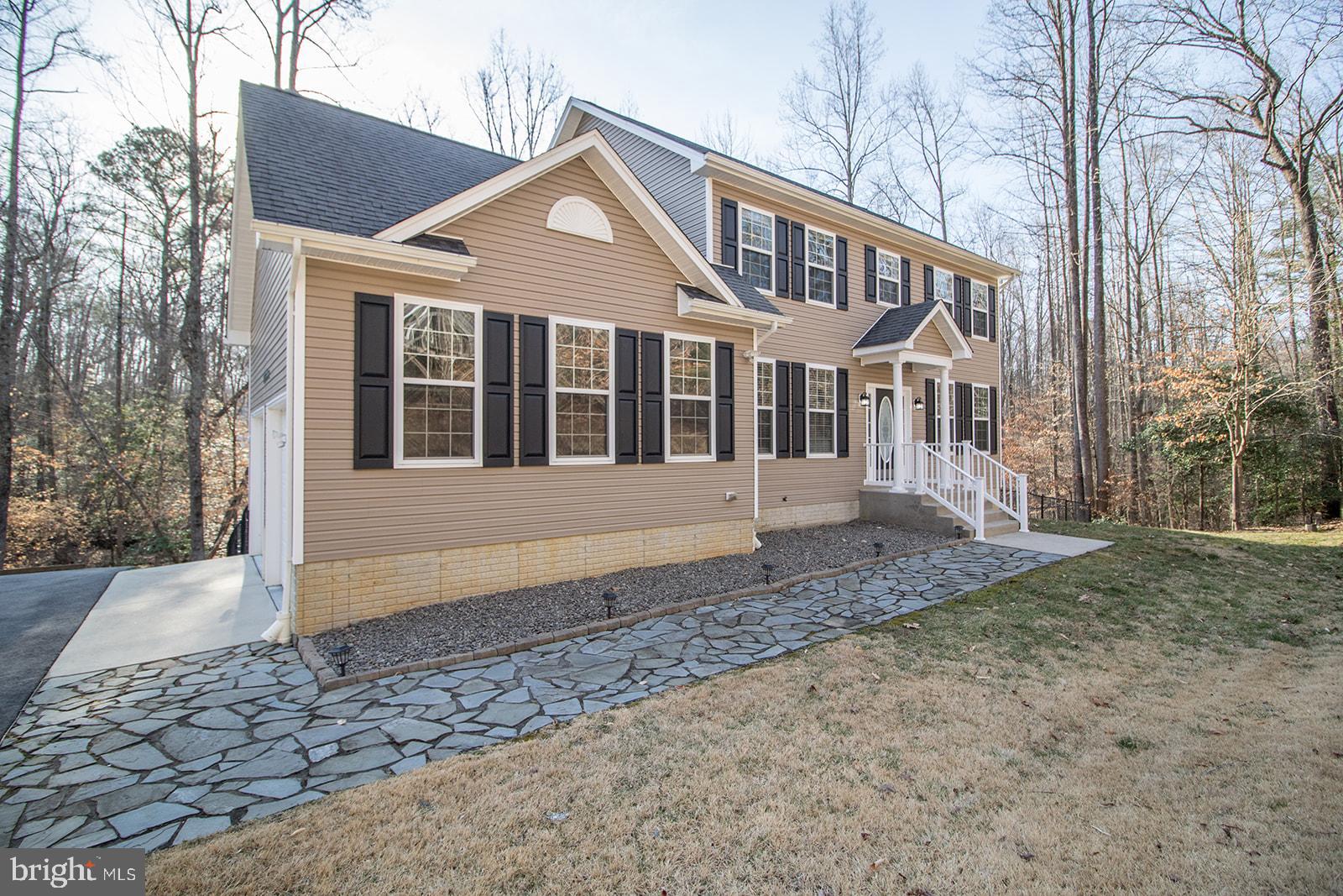 COUNTRY LAKES - Residential