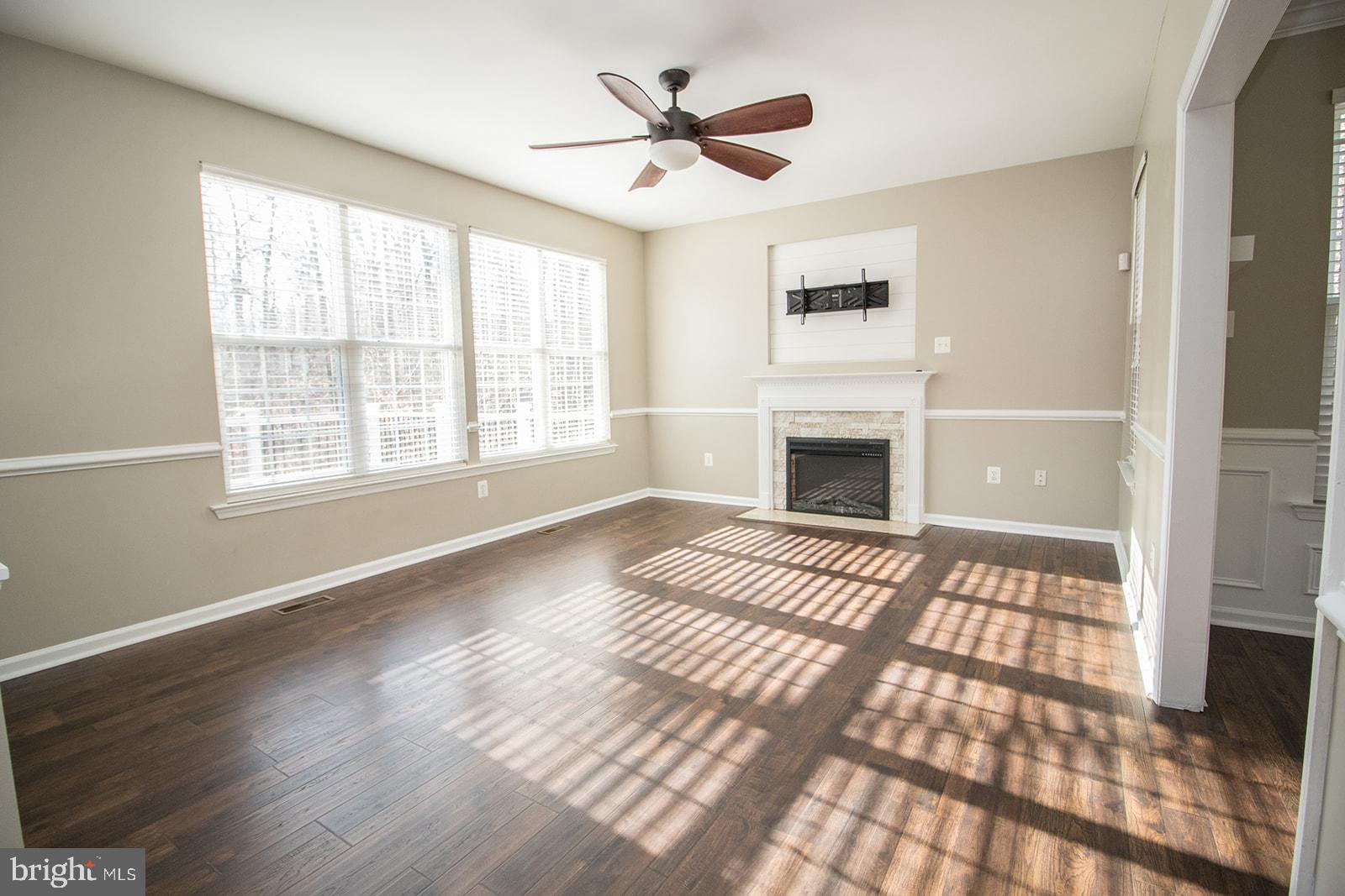 COUNTRY LAKES - Residential