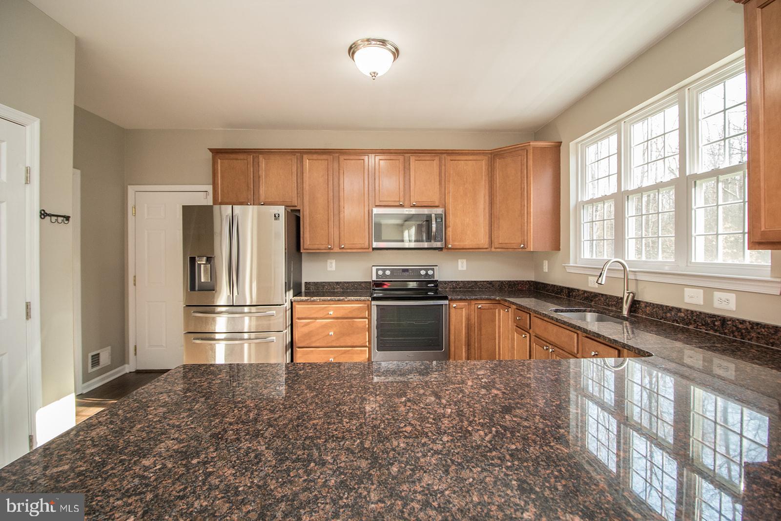 COUNTRY LAKES - Residential