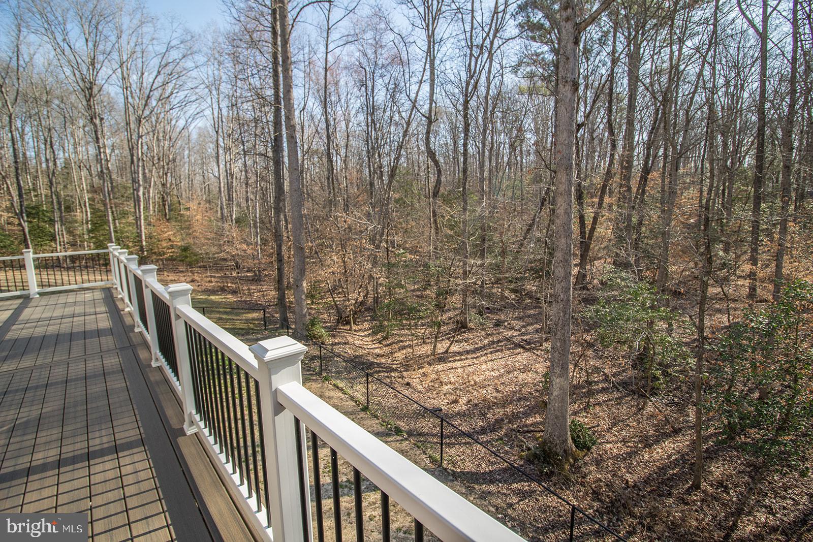 COUNTRY LAKES - Residential