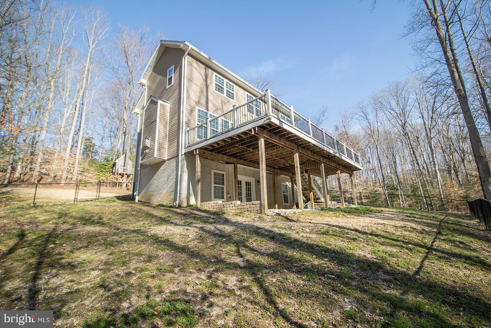 COUNTRY LAKES - Residential