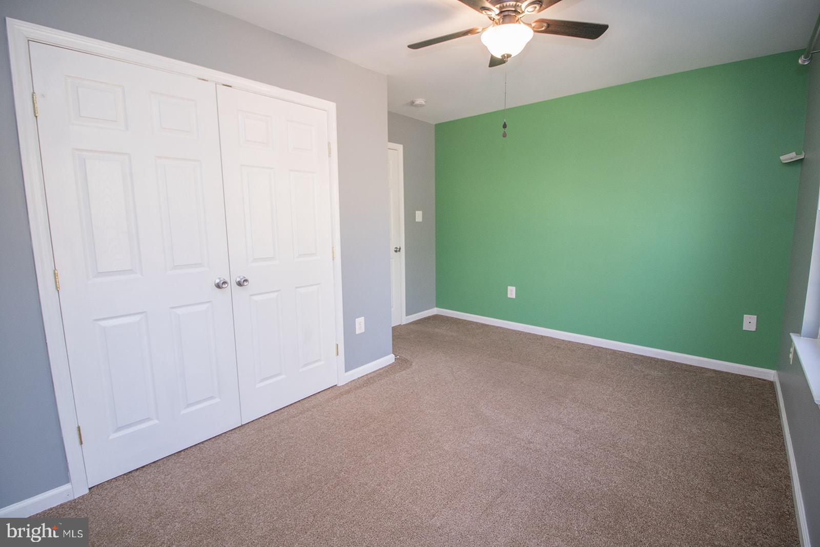 COUNTRY LAKES - Residential