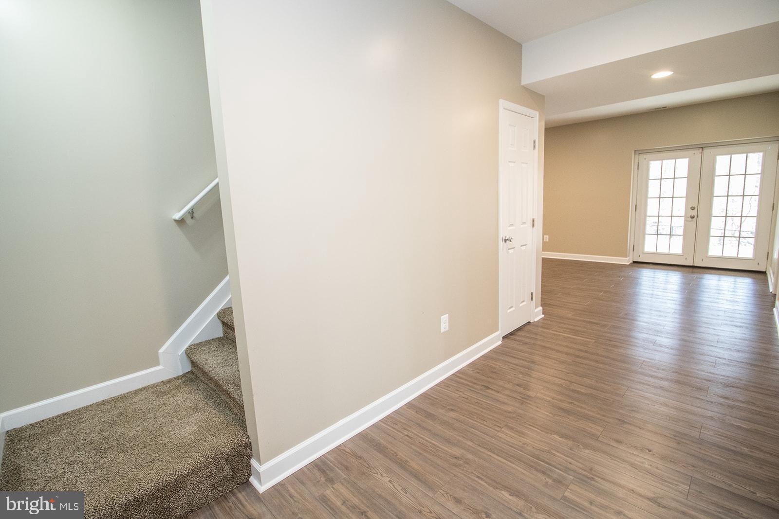 COUNTRY LAKES - Residential