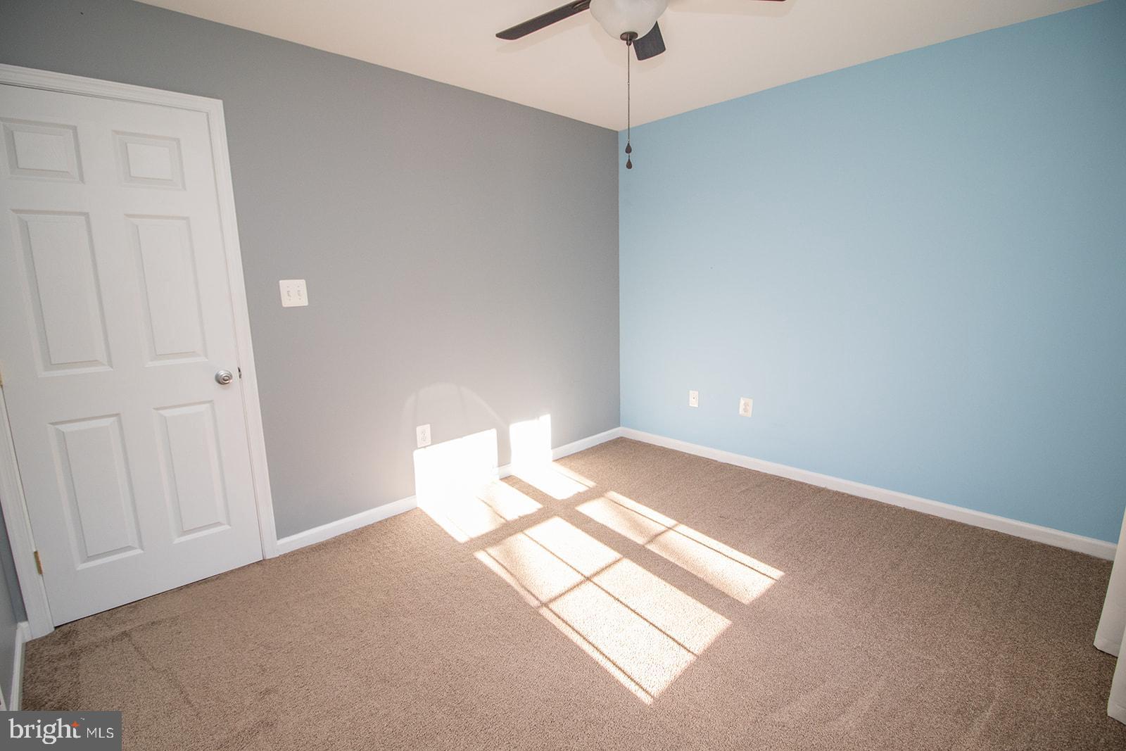 COUNTRY LAKES - Residential