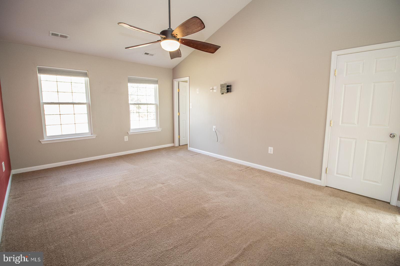 COUNTRY LAKES - Residential