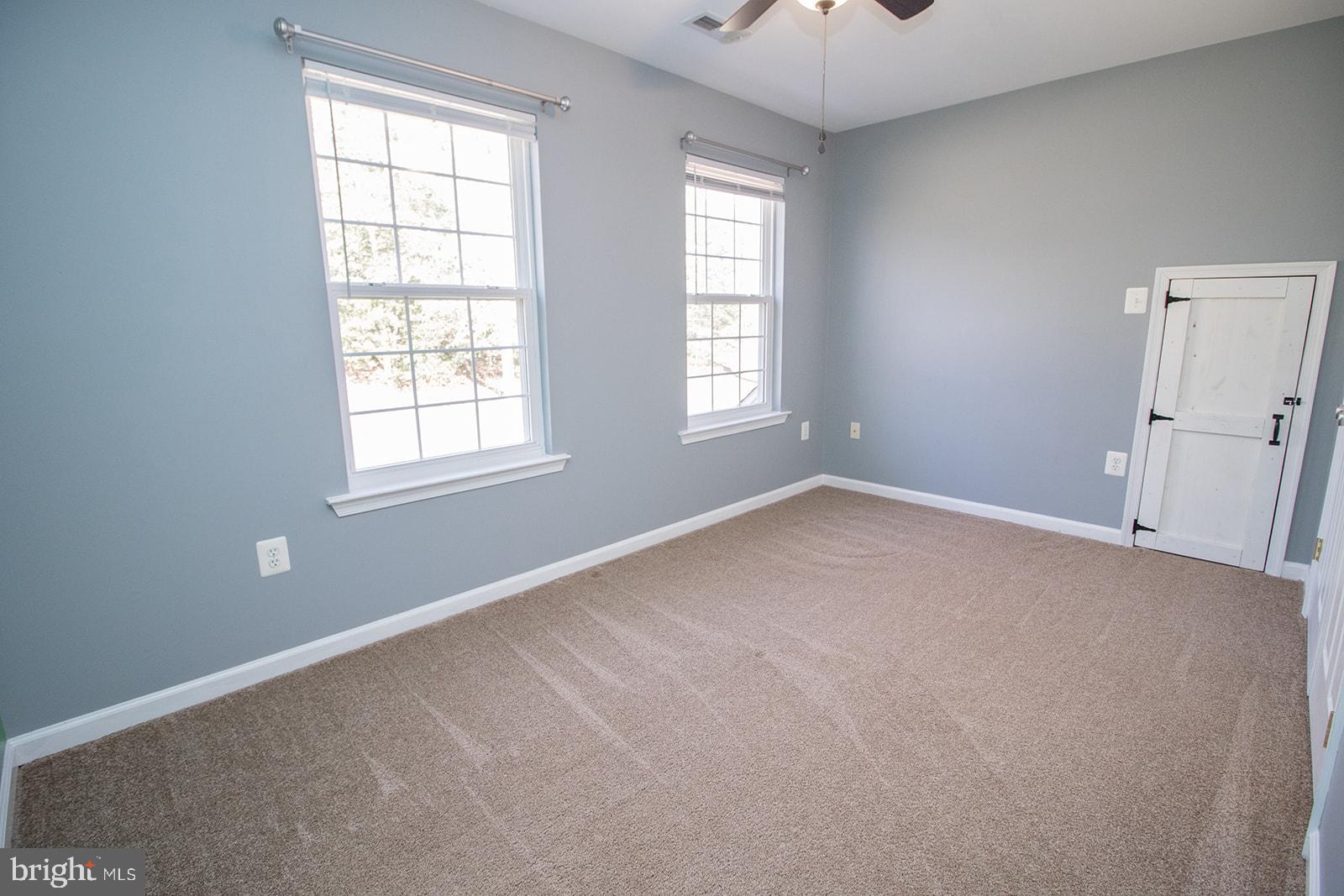 COUNTRY LAKES - Residential