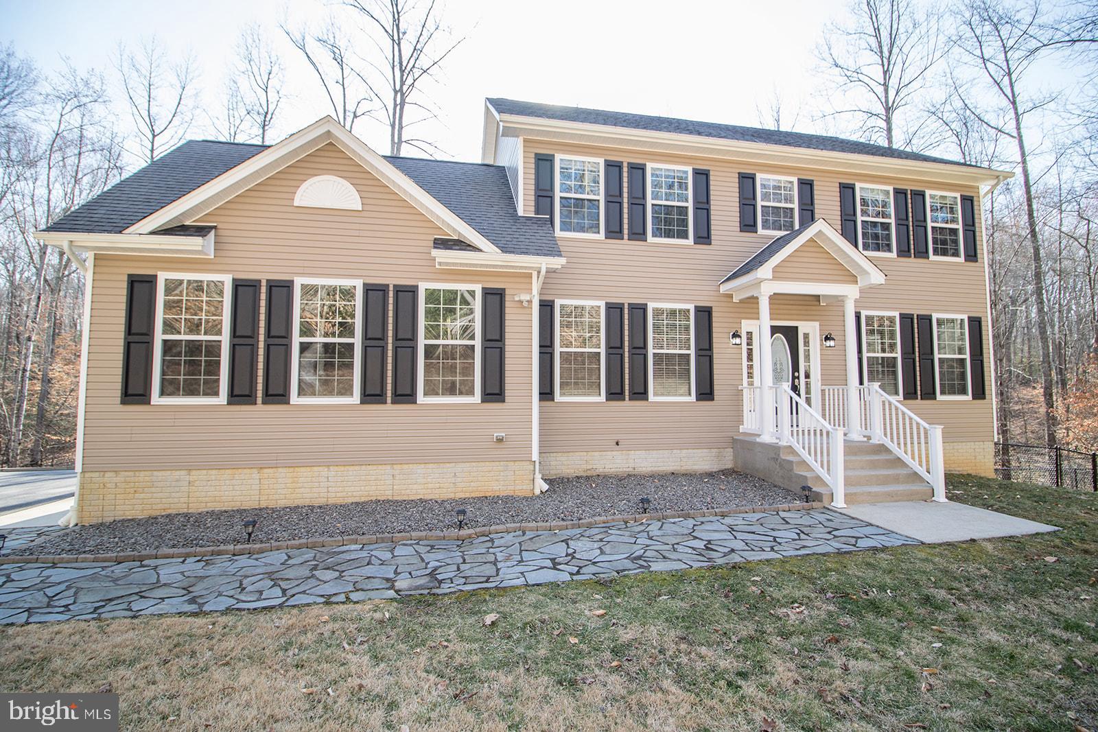 COUNTRY LAKES - Residential