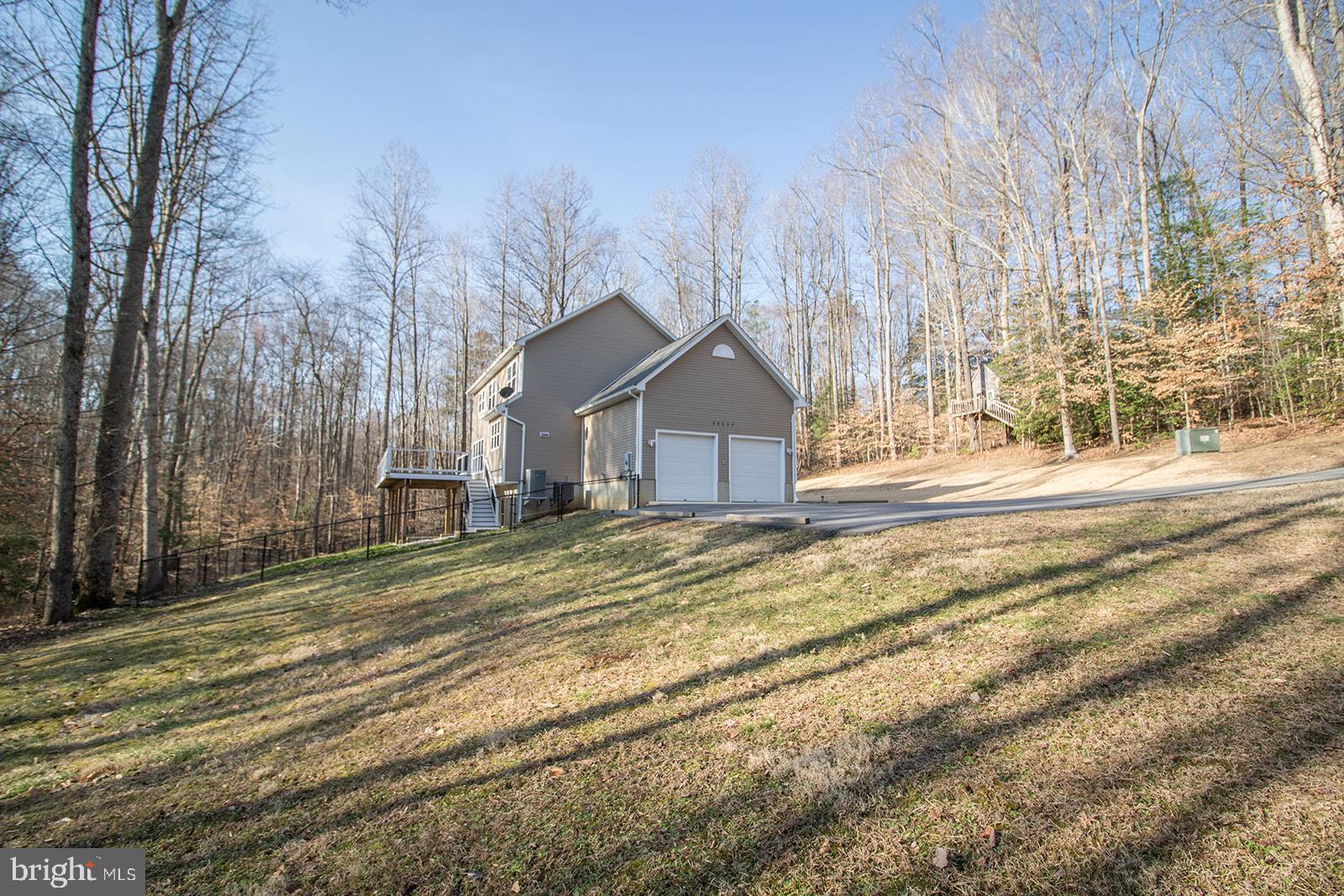 COUNTRY LAKES - Residential