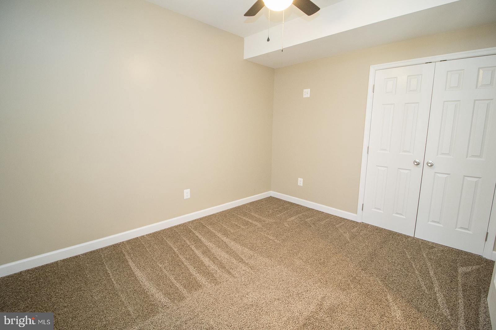 COUNTRY LAKES - Residential