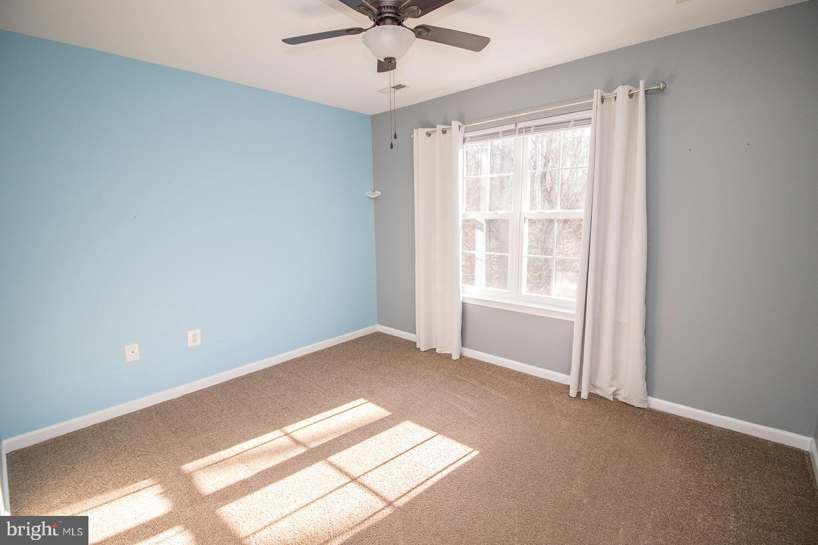 COUNTRY LAKES - Residential