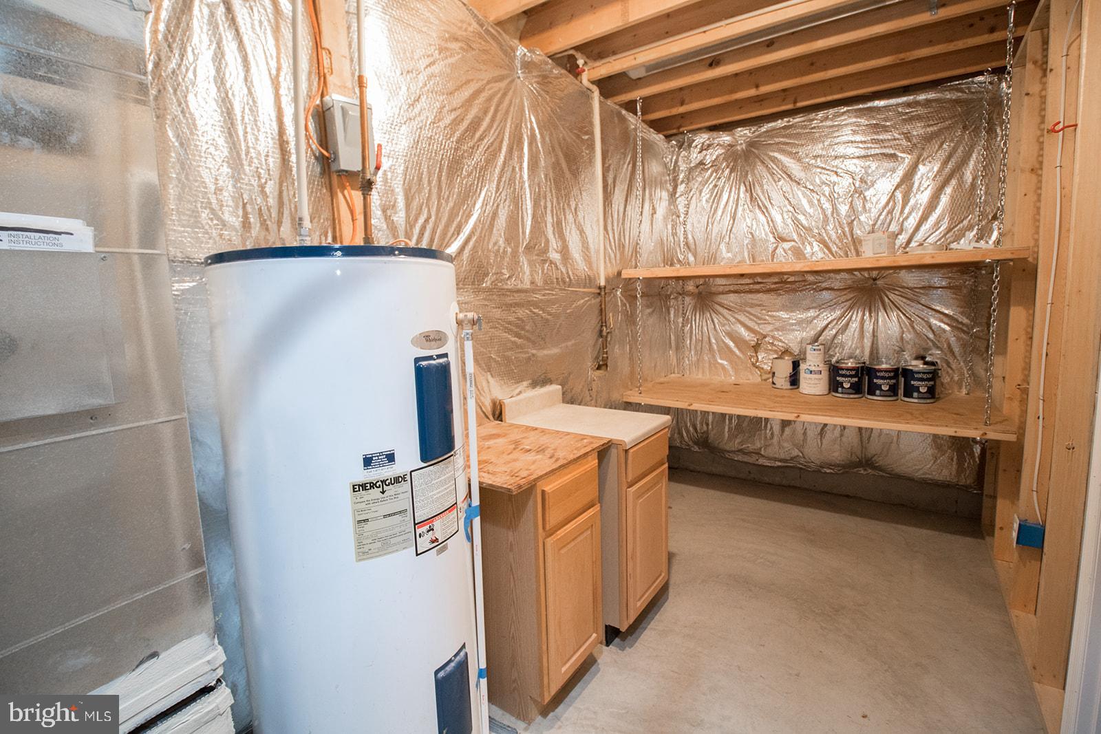 COUNTRY LAKES - Residential