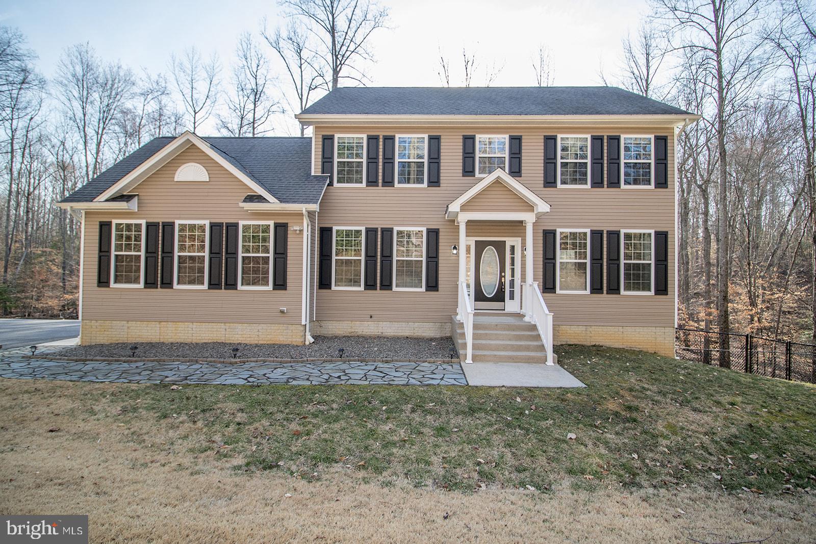 COUNTRY LAKES - Residential