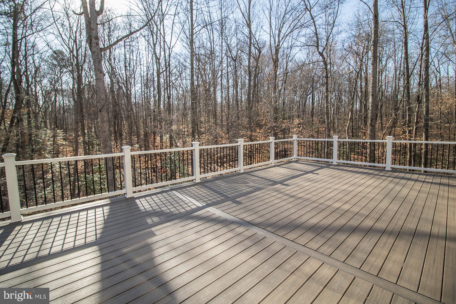 COUNTRY LAKES - Residential