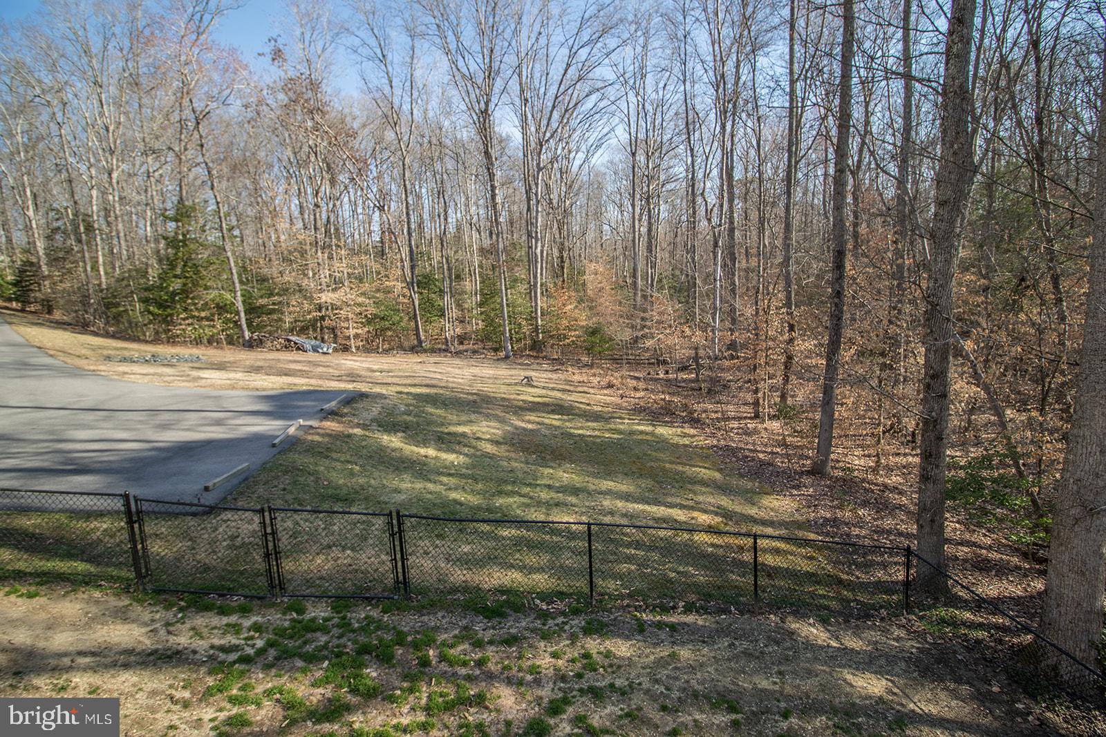 COUNTRY LAKES - Residential