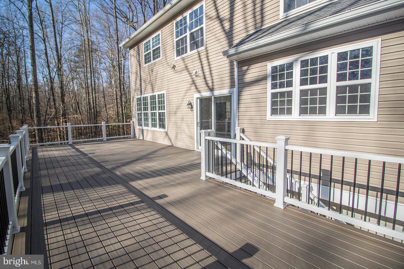 COUNTRY LAKES - Residential