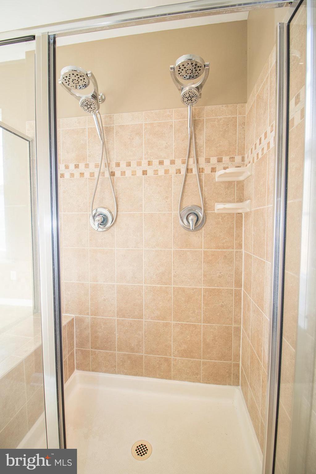 COUNTRY LAKES - Residential