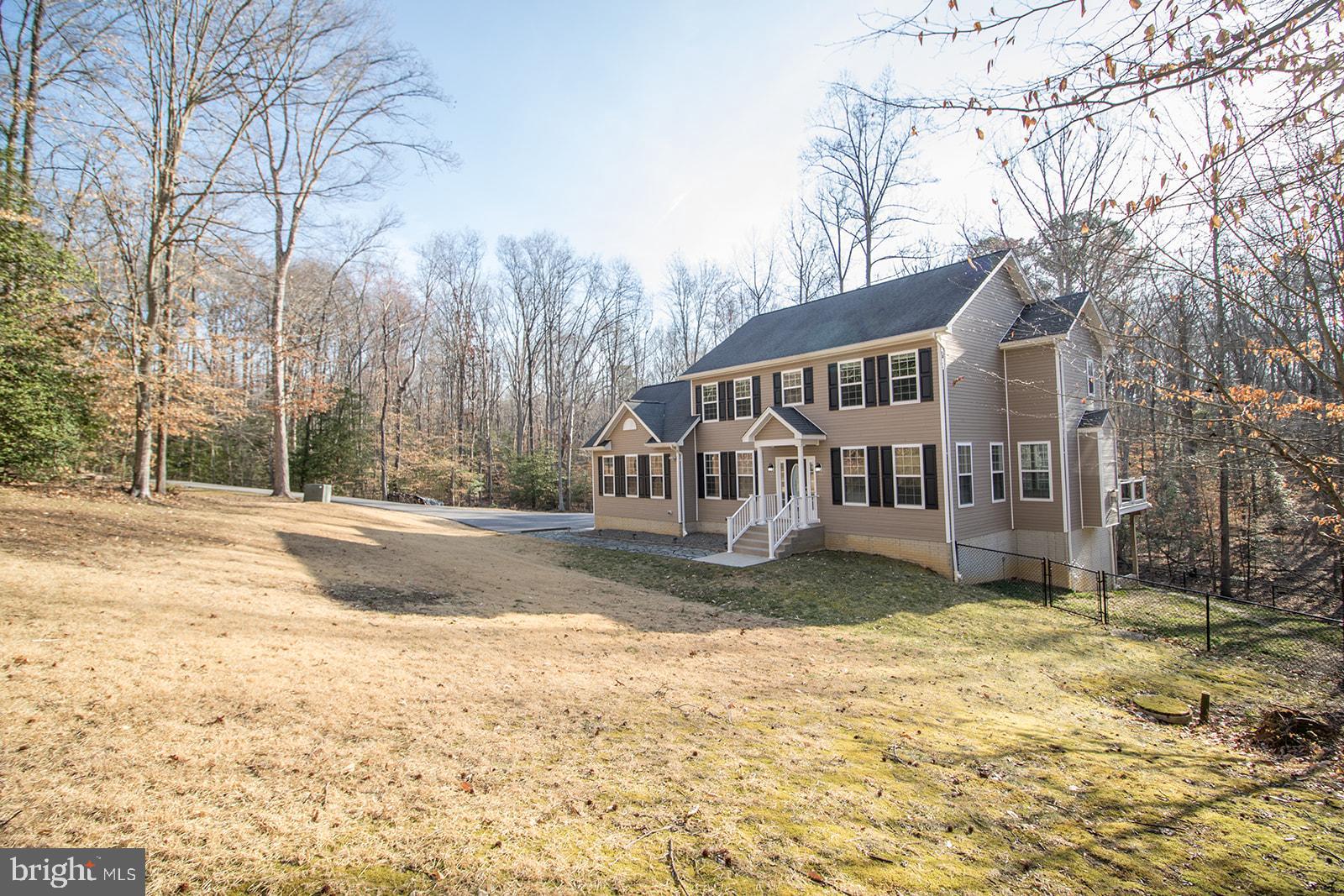 COUNTRY LAKES - Residential