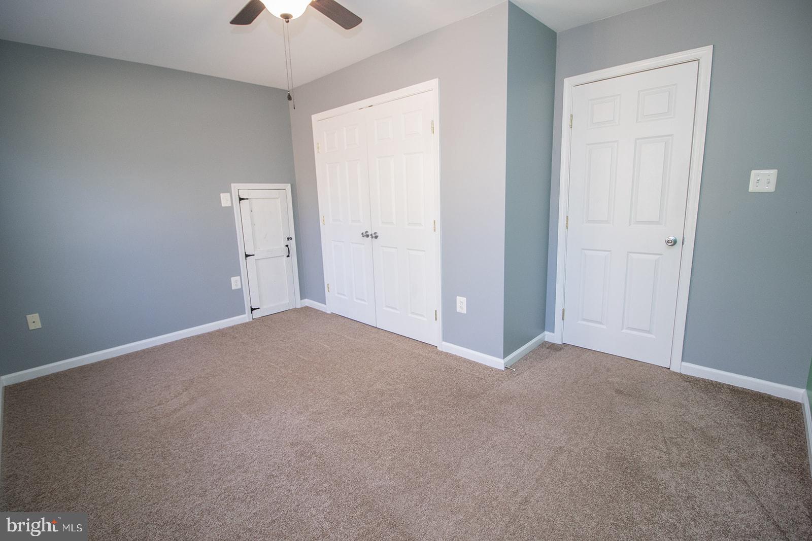 COUNTRY LAKES - Residential