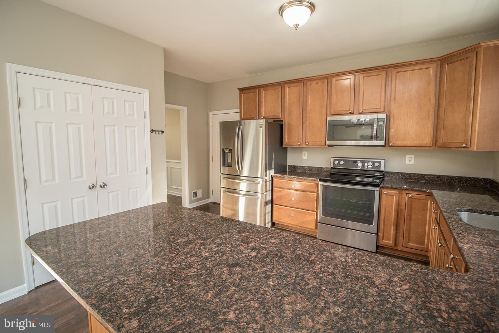 COUNTRY LAKES - Residential