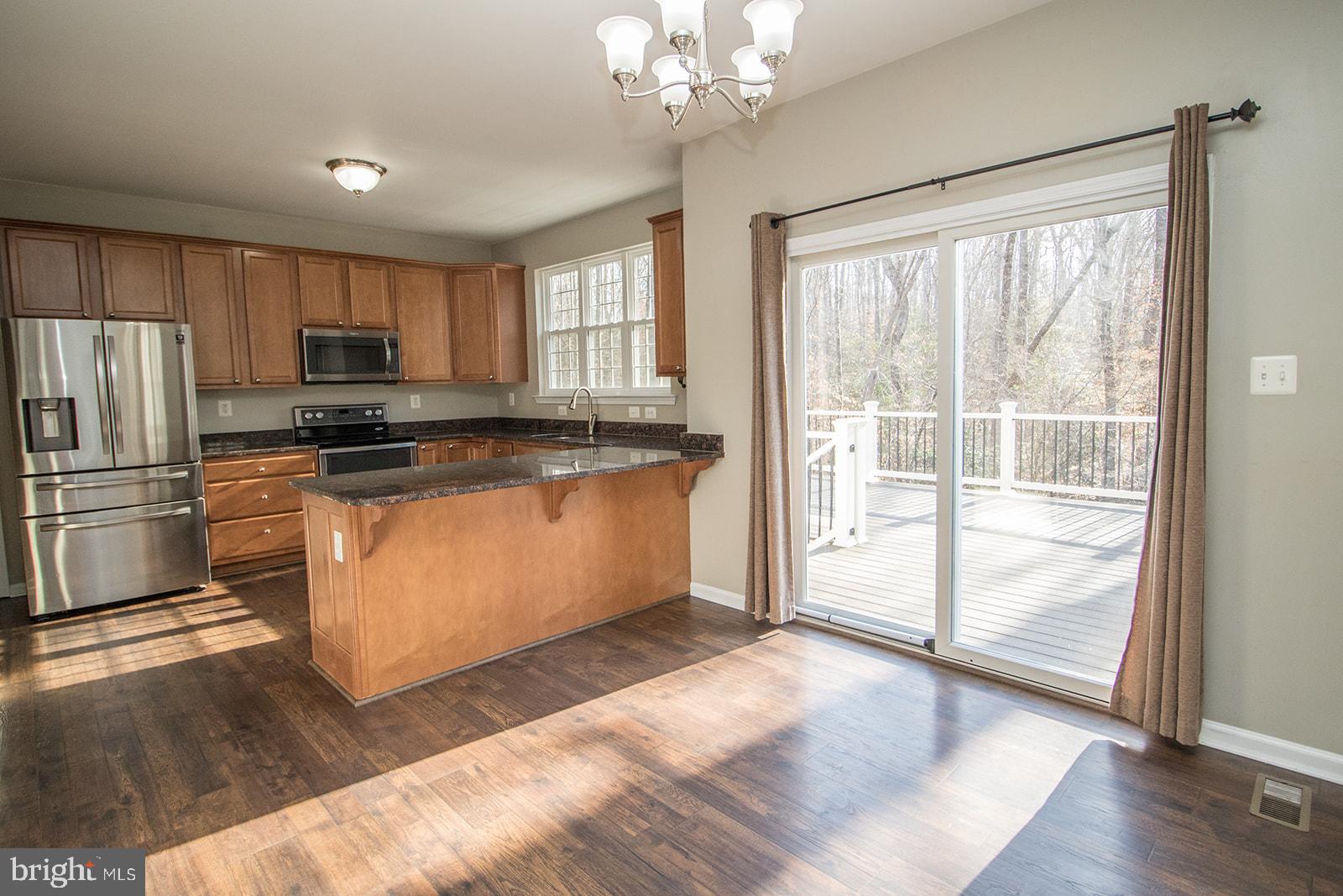 COUNTRY LAKES - Residential