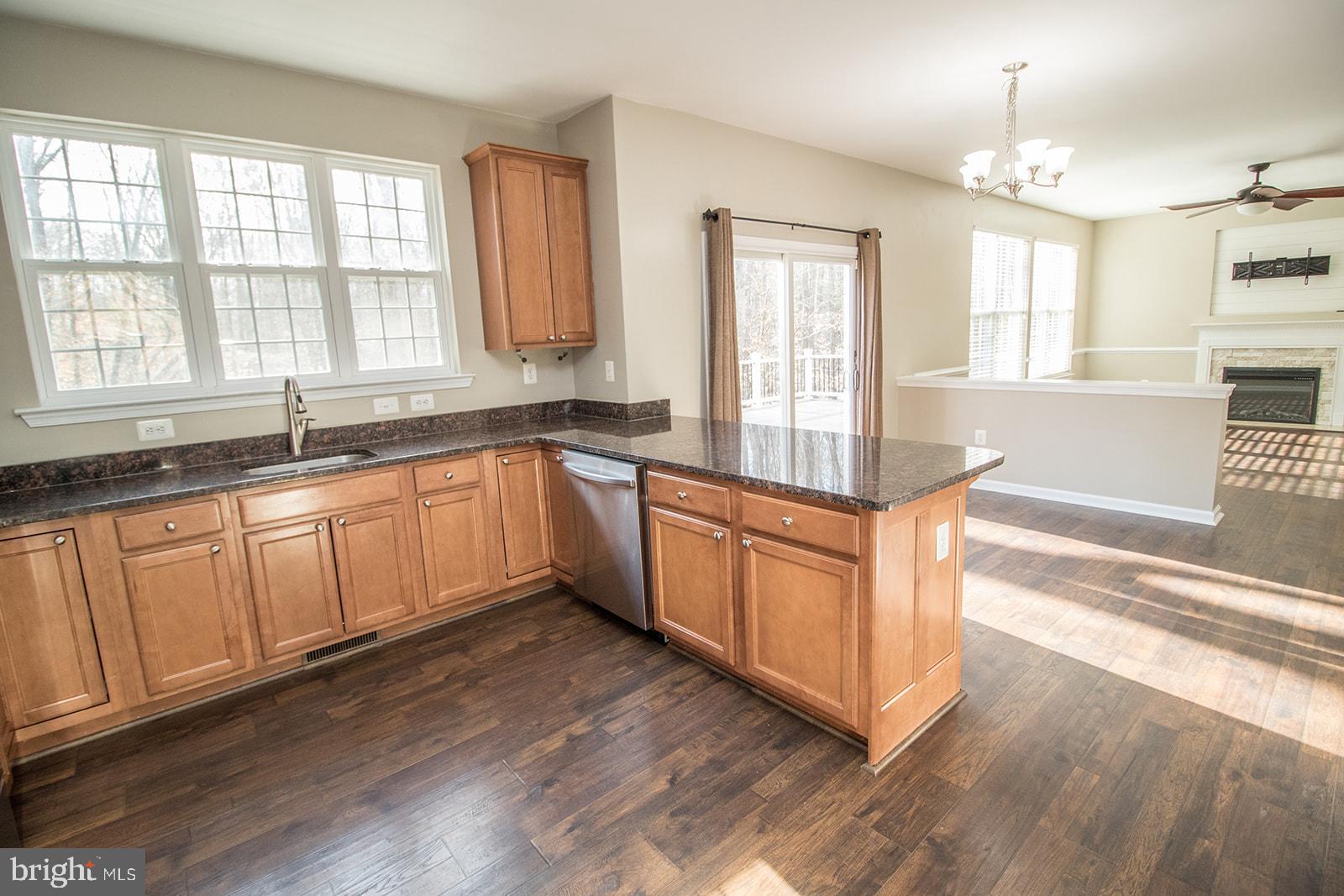 COUNTRY LAKES - Residential