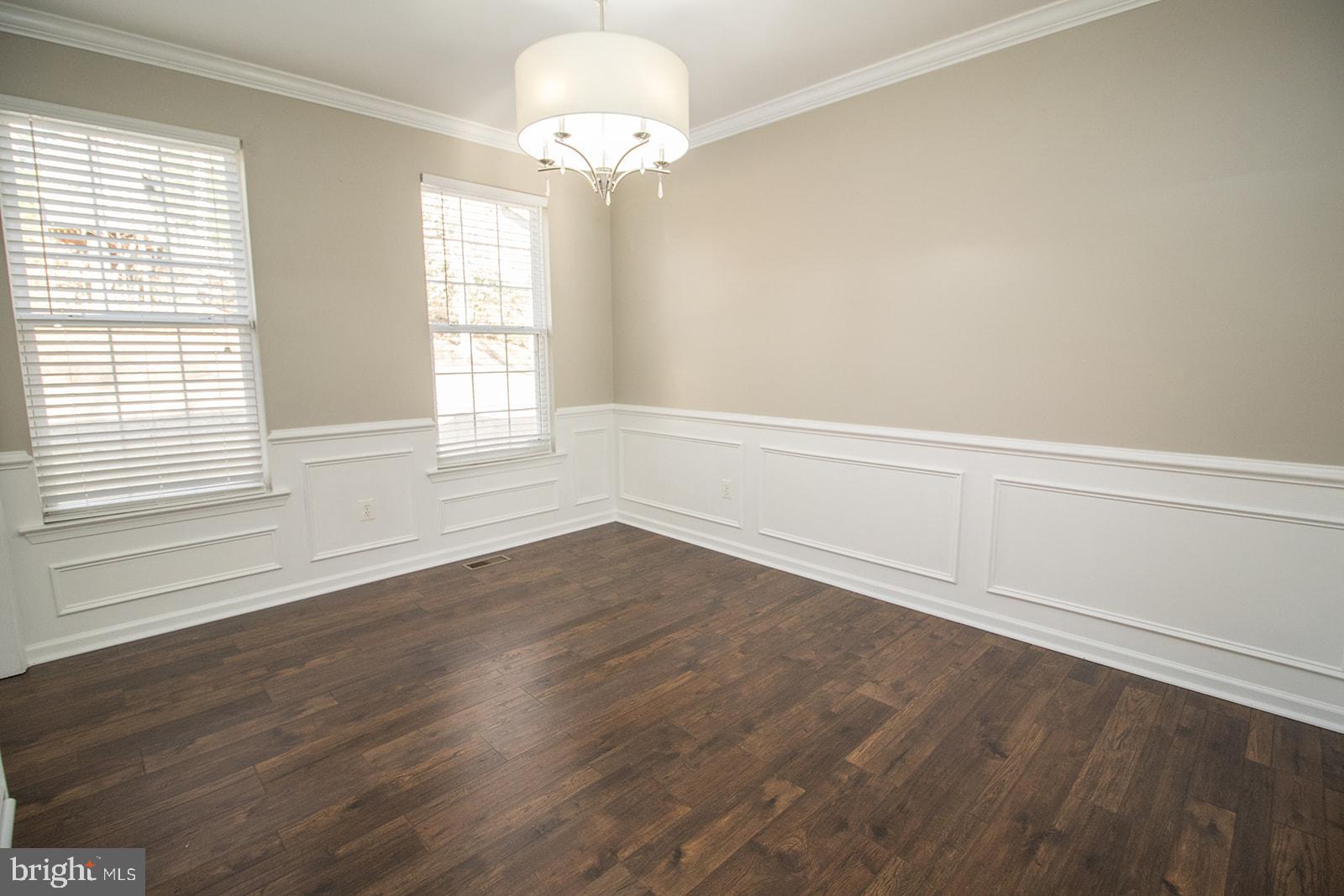 COUNTRY LAKES - Residential