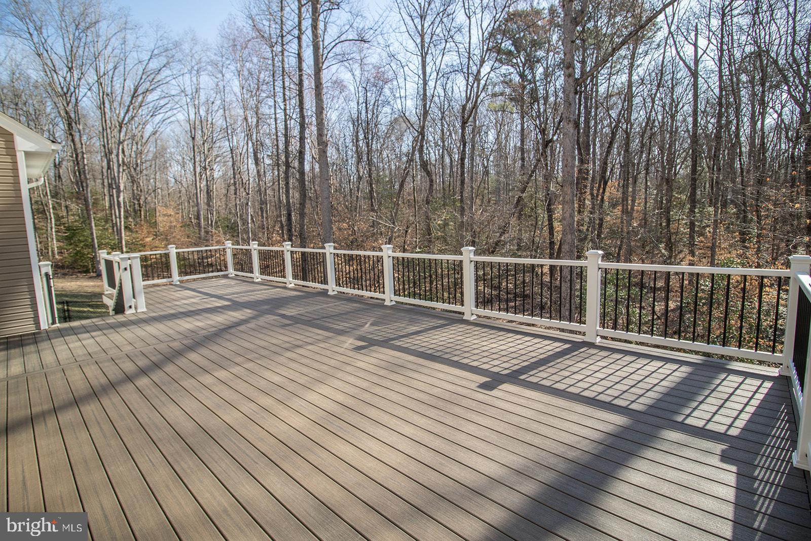 COUNTRY LAKES - Residential