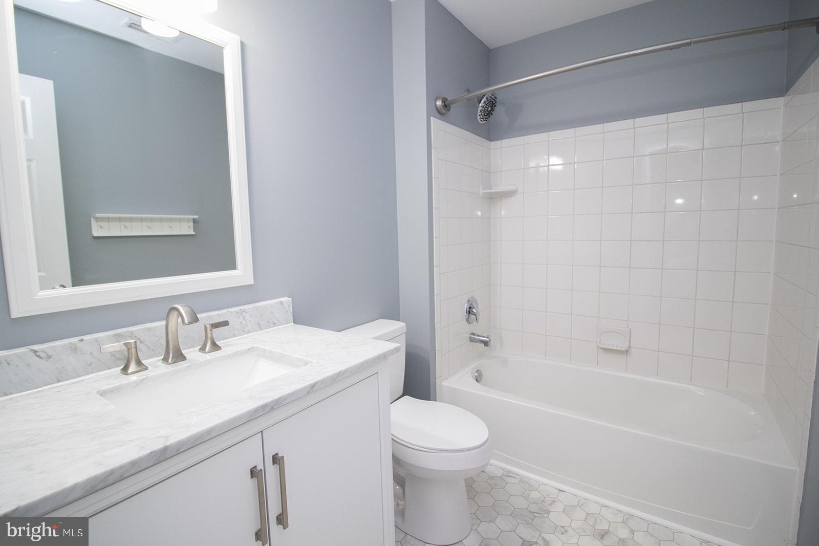 COUNTRY LAKES - Residential