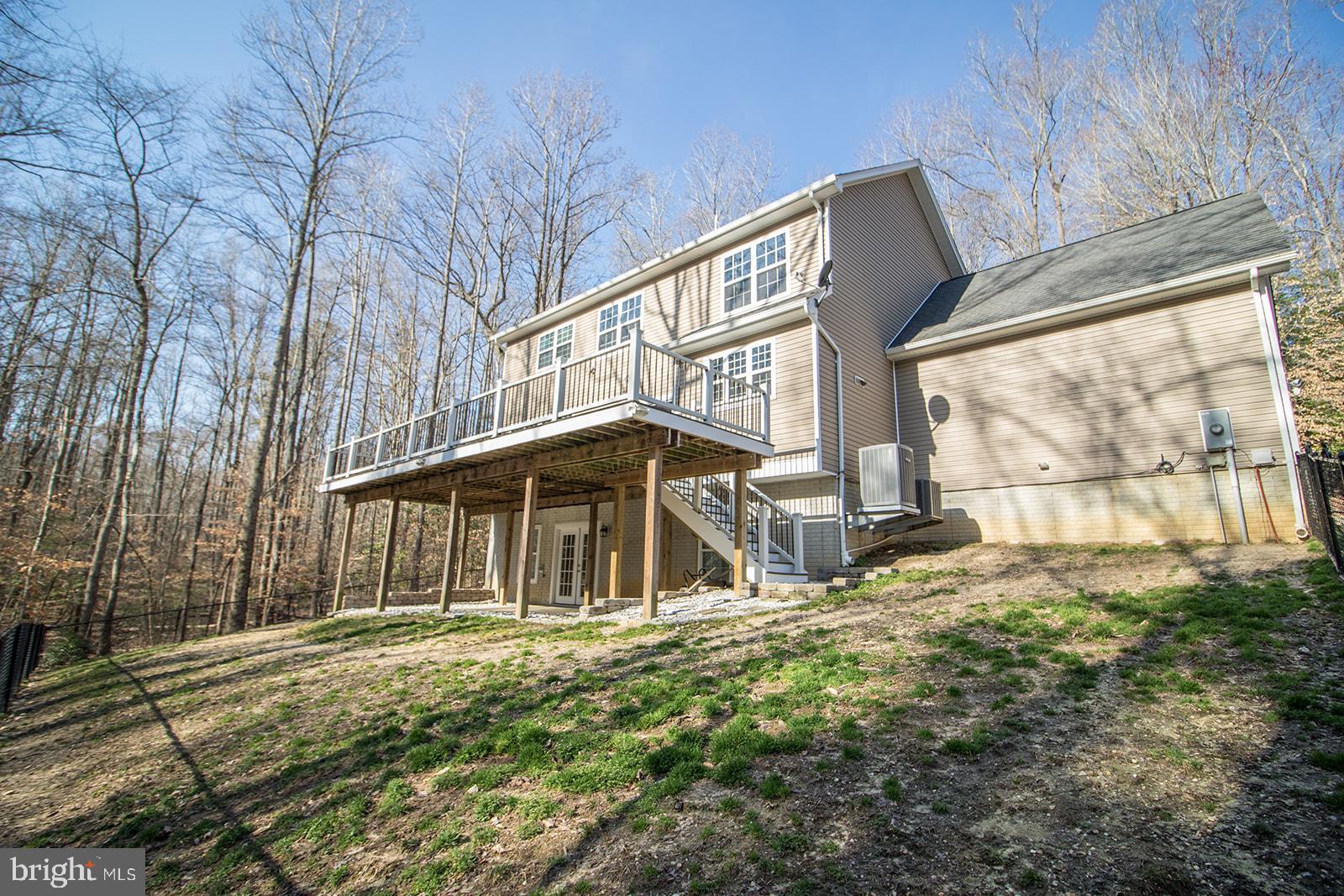 COUNTRY LAKES - Residential