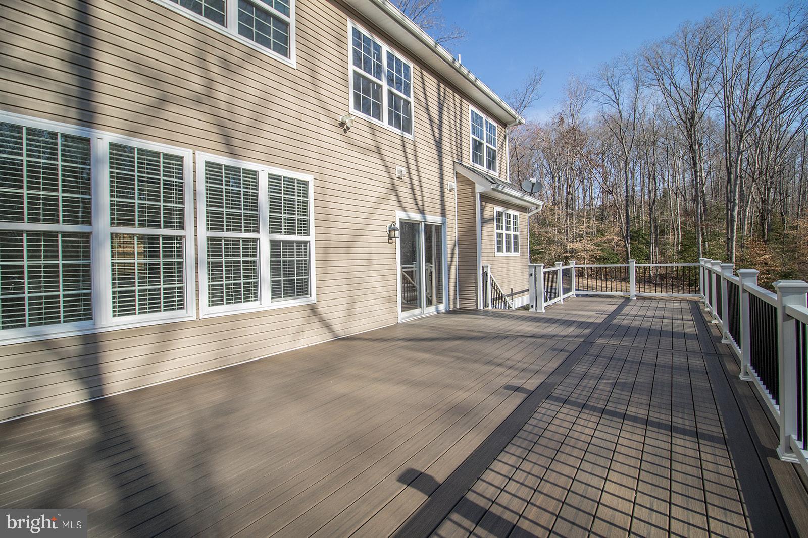 COUNTRY LAKES - Residential