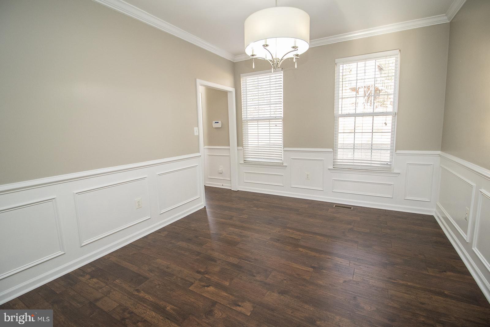 COUNTRY LAKES - Residential