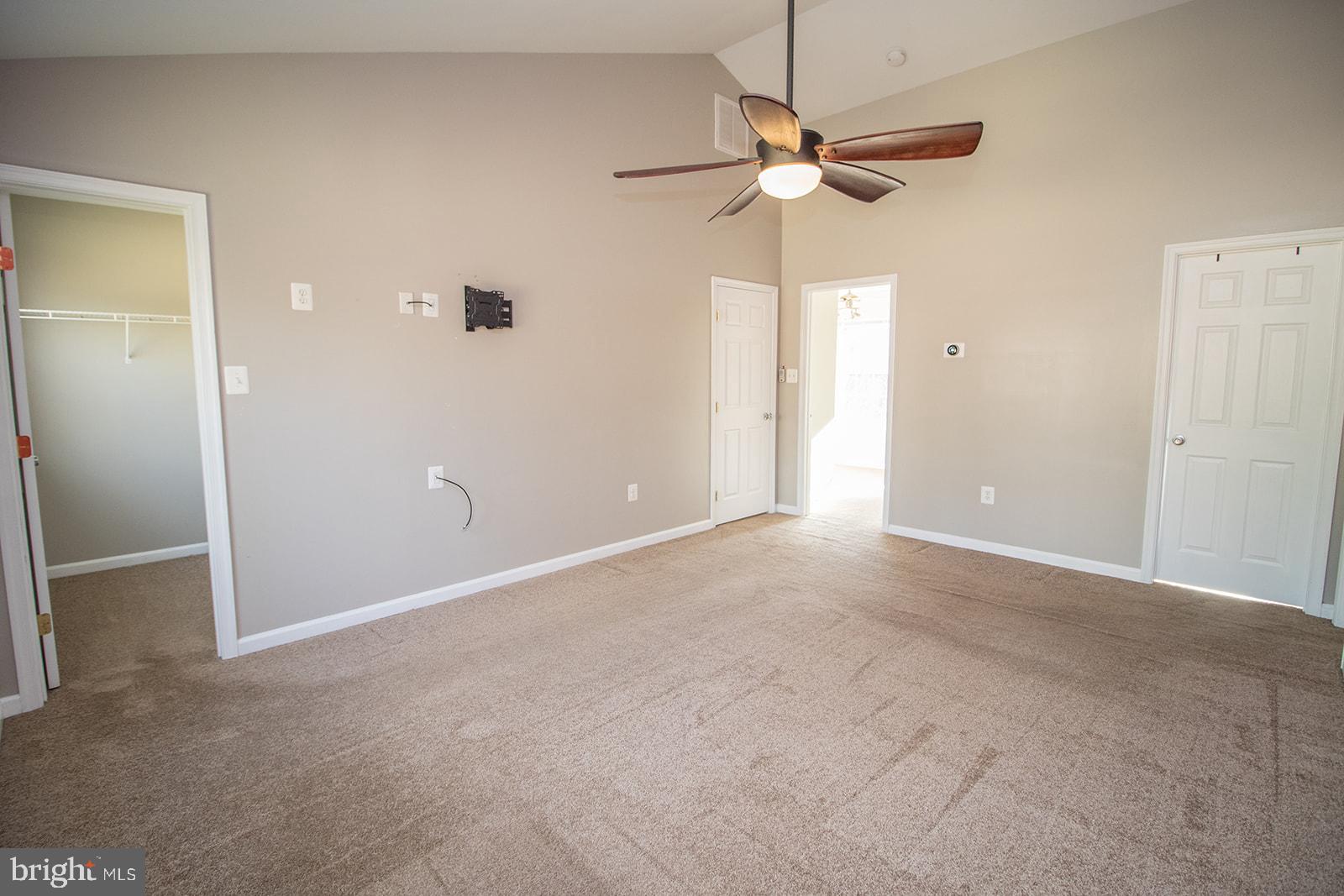 COUNTRY LAKES - Residential