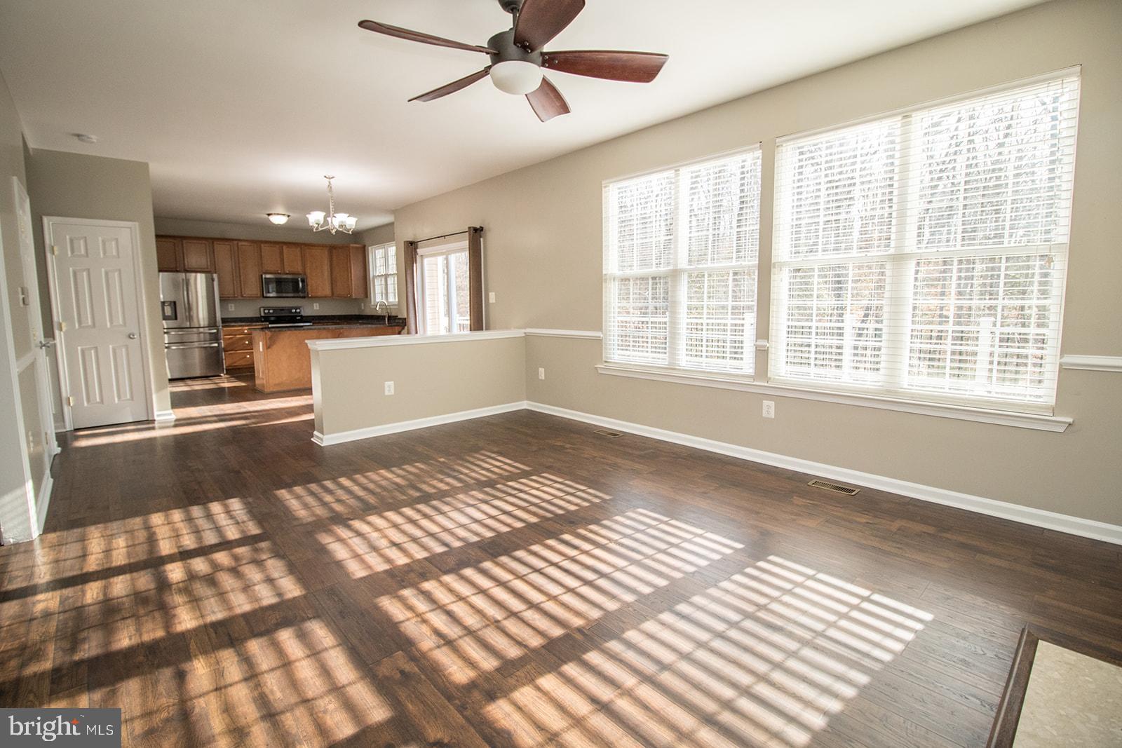 COUNTRY LAKES - Residential