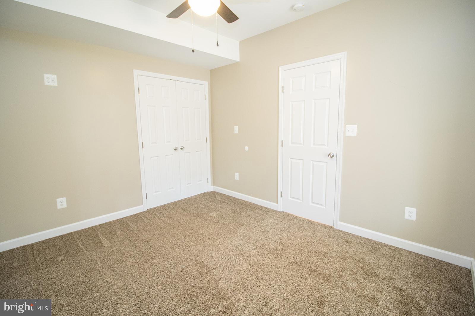 COUNTRY LAKES - Residential