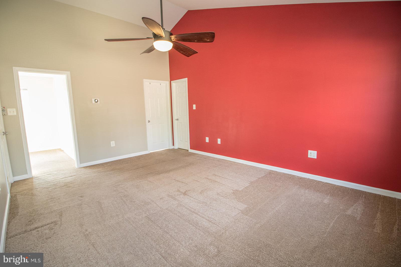 COUNTRY LAKES - Residential