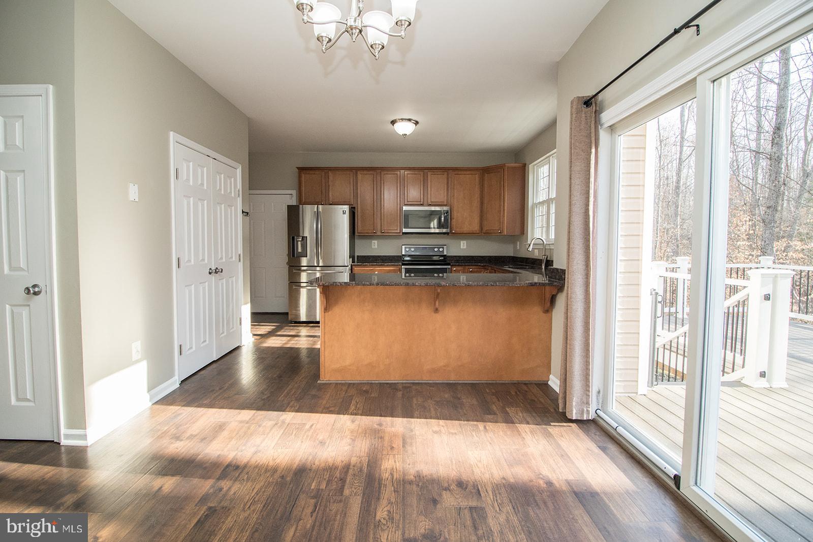 COUNTRY LAKES - Residential