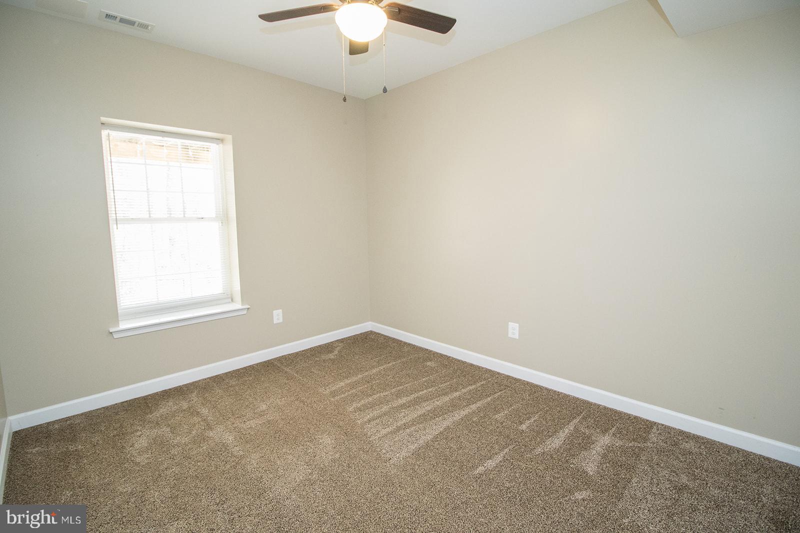 COUNTRY LAKES - Residential