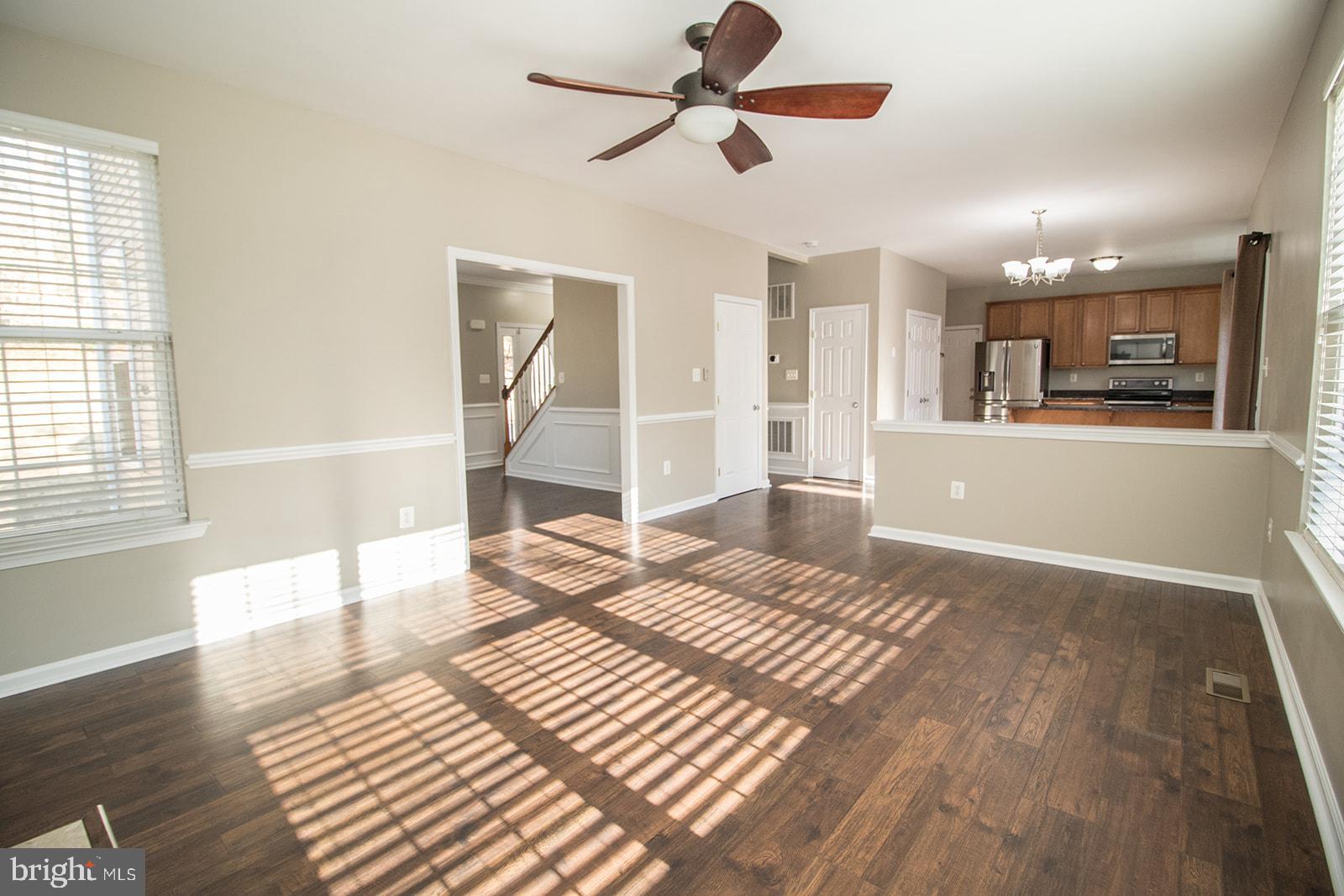 COUNTRY LAKES - Residential