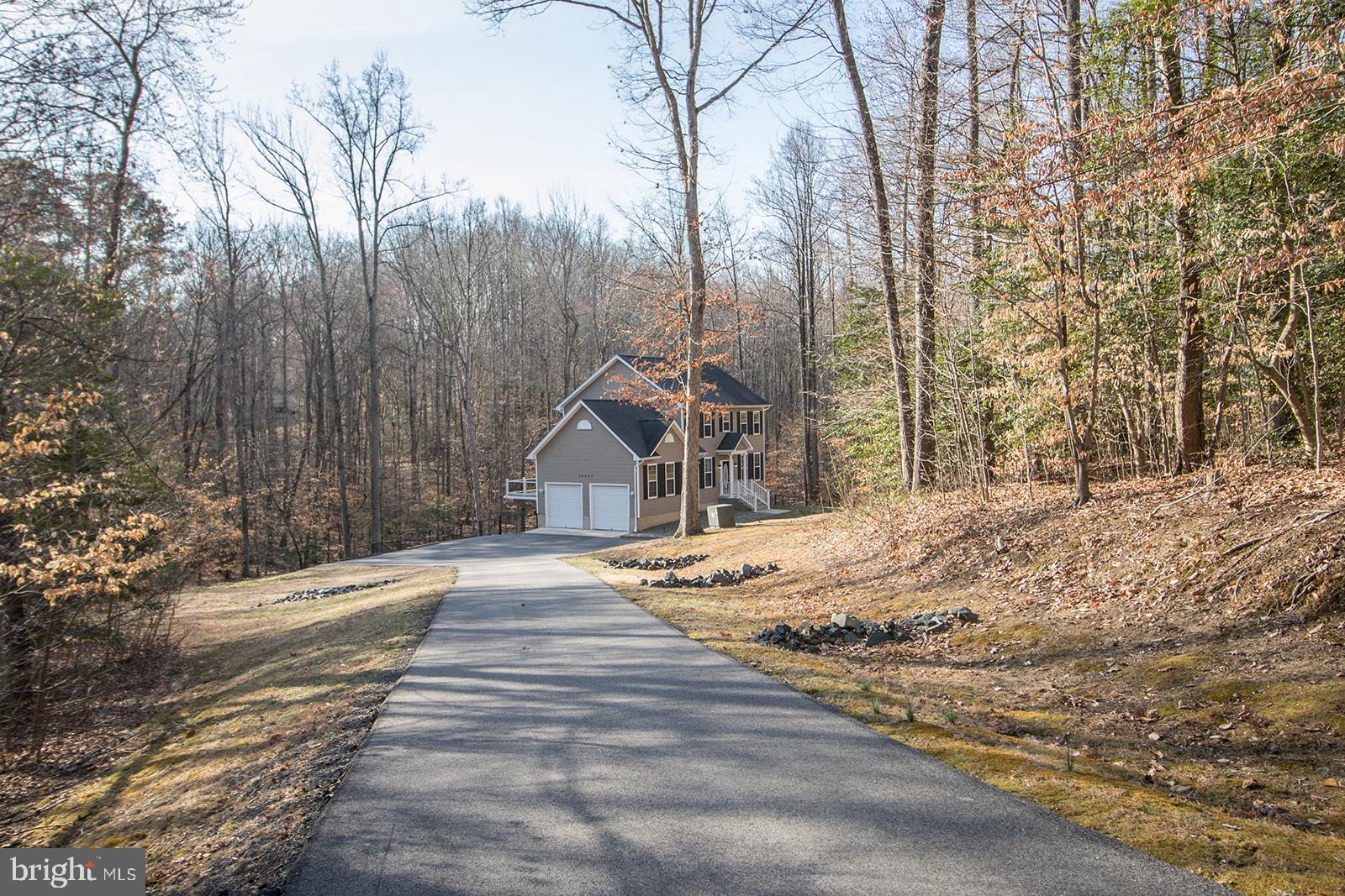 COUNTRY LAKES - Residential