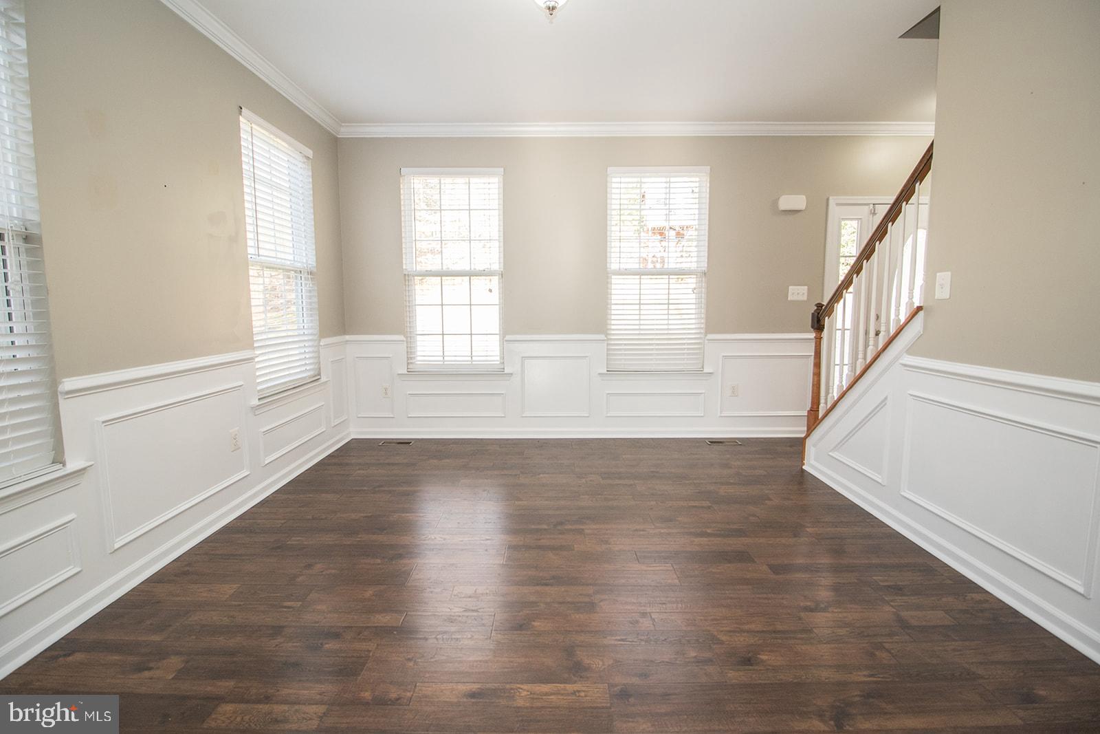 COUNTRY LAKES - Residential