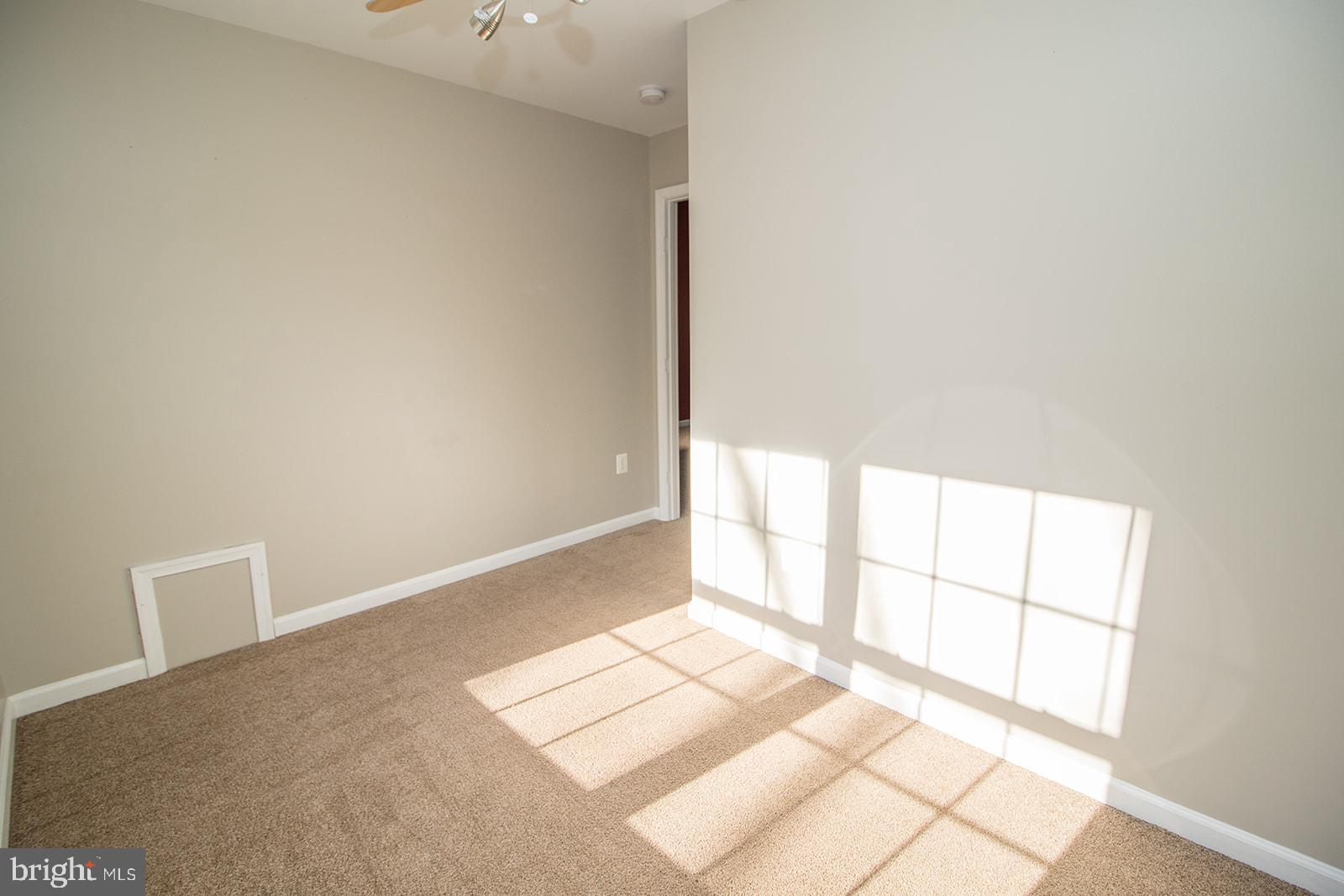 COUNTRY LAKES - Residential